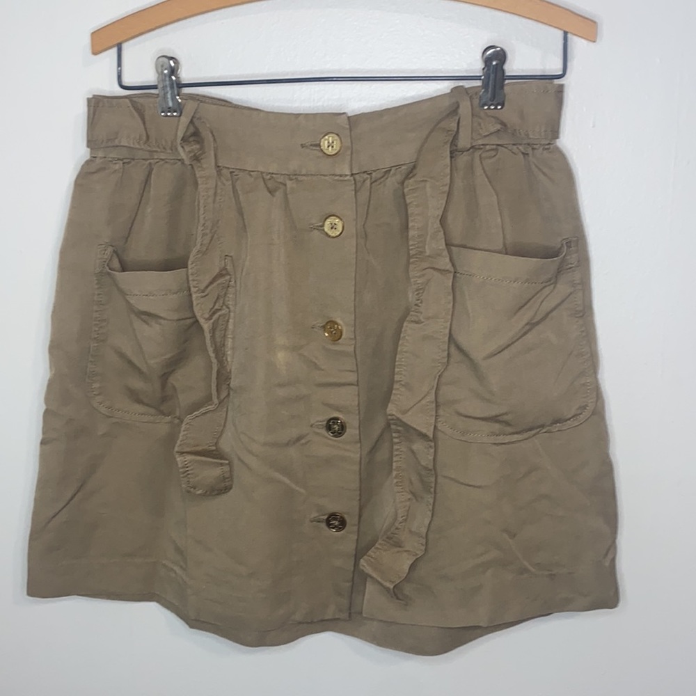 💋Tan Tommy Hilfiger Button up skirt with belt! - Picture 2 of 6